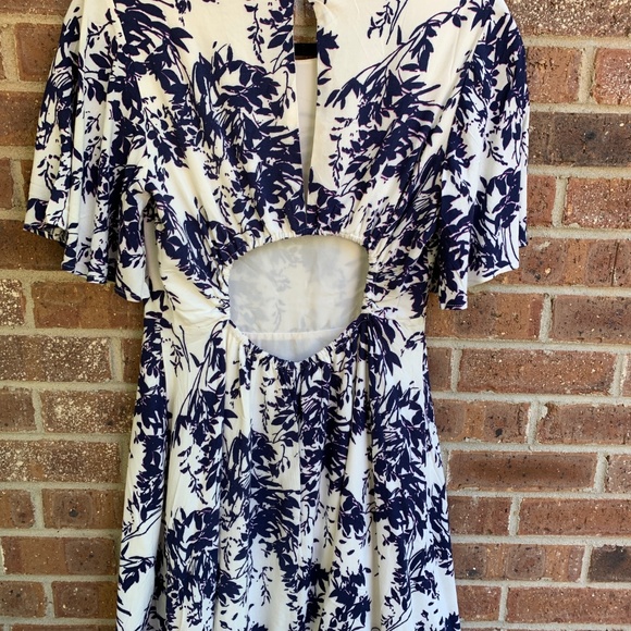 Forever 21 Open-back Floral Dress - Picture 3 of 3